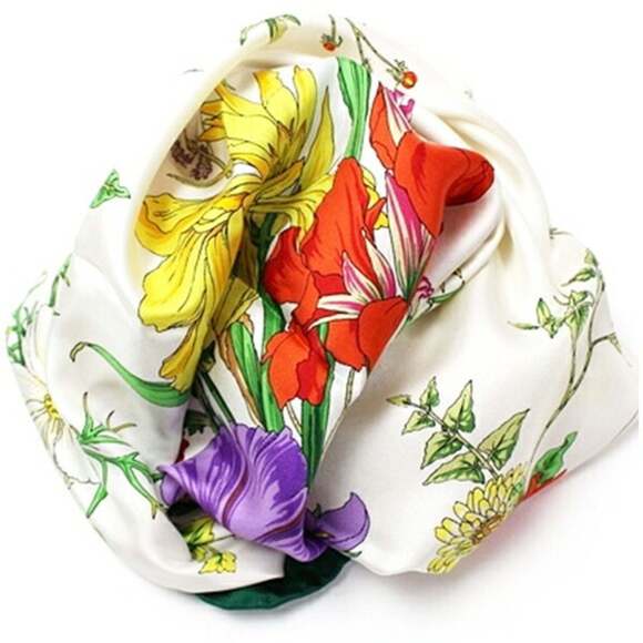 Gucci Floral Scarf/Muffler in White/Green/Red for Women